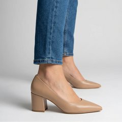 Scarpe con tacco elegante beige, punta chiusa e tacco medio a blocco