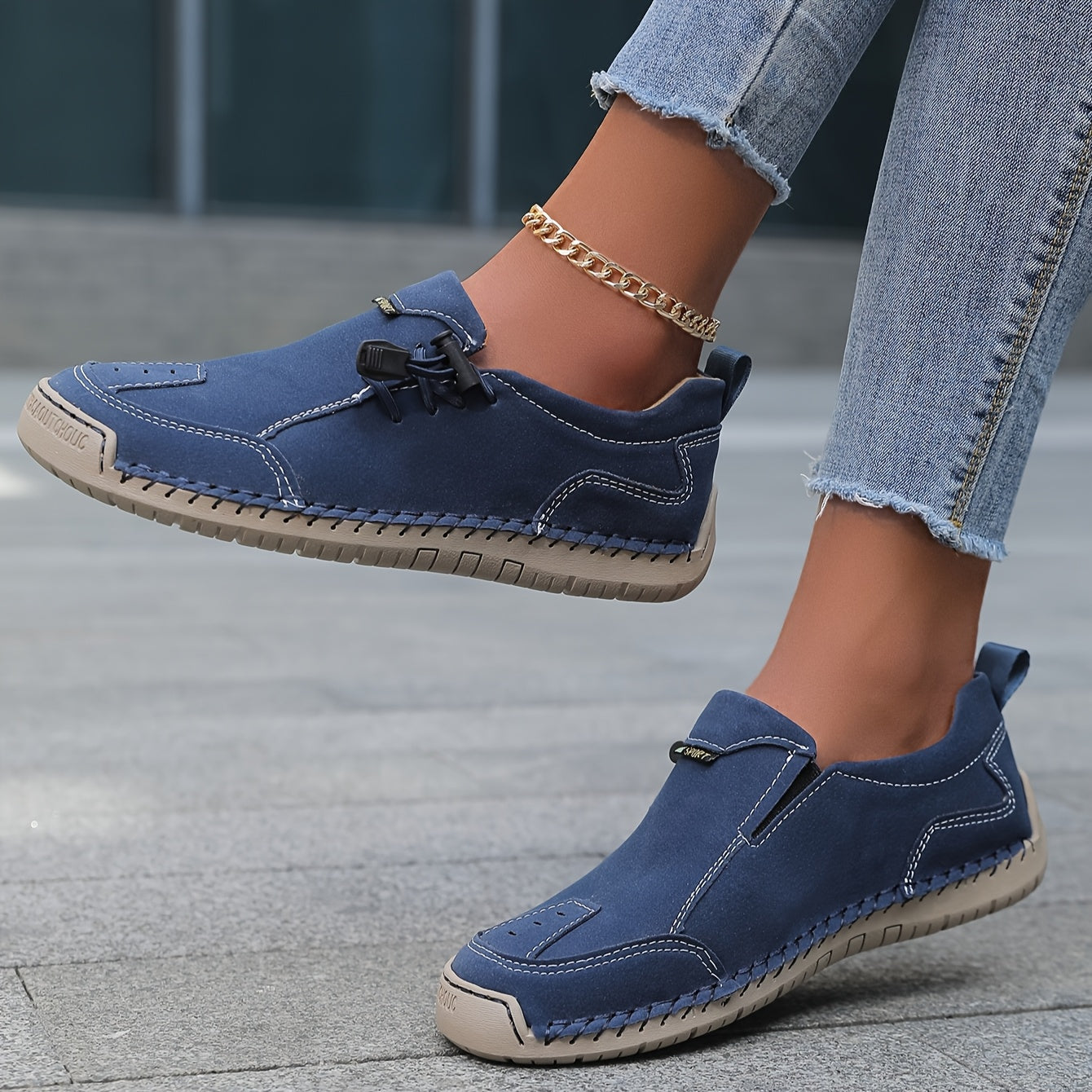 Scarpe comfort basse blu con lacci neri, tomaia scamosciata e suola spessa