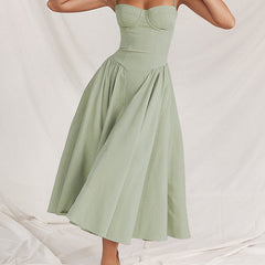 Abito corsetto verde chiaro a spalline sottili, gonna svasata midi