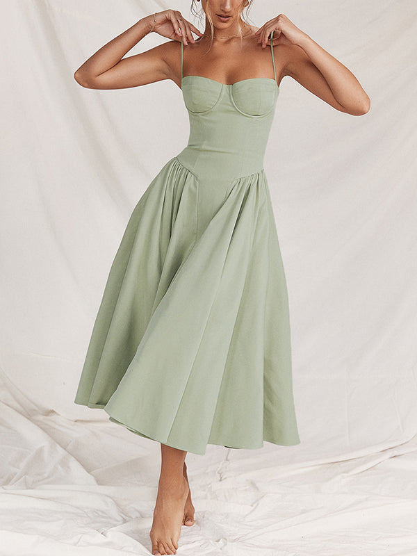 Abito corsetto verde chiaro a spalline sottili, gonna svasata midi