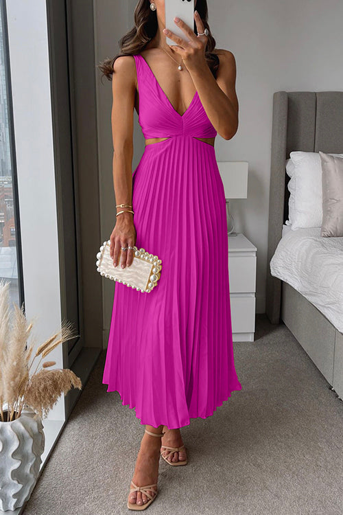 Abito lungo fucsia con scollo a V e pieghe plissé senza maniche