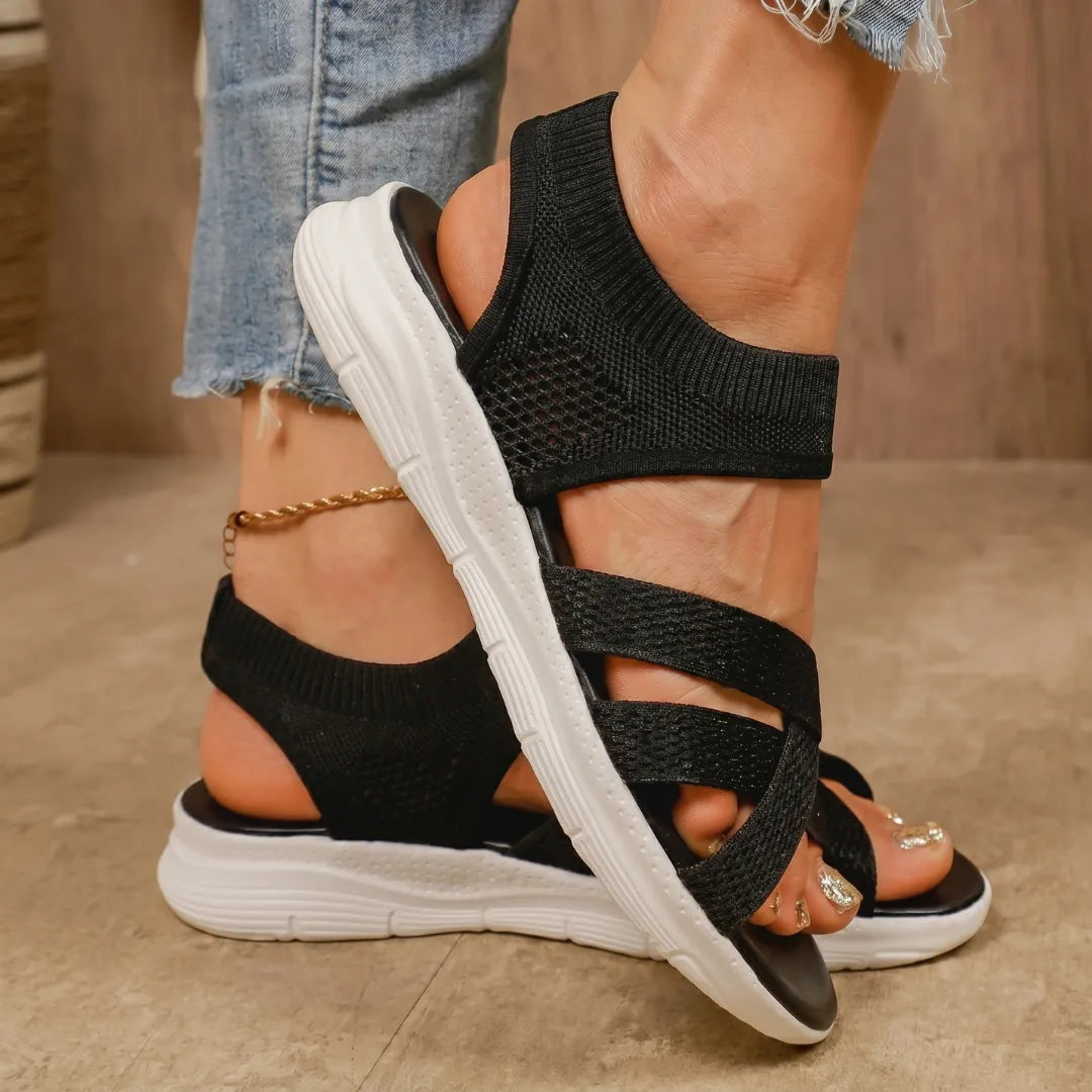 Sandali ortopedici Comfort neri con fascia incrociata e suola bianca, vista laterale