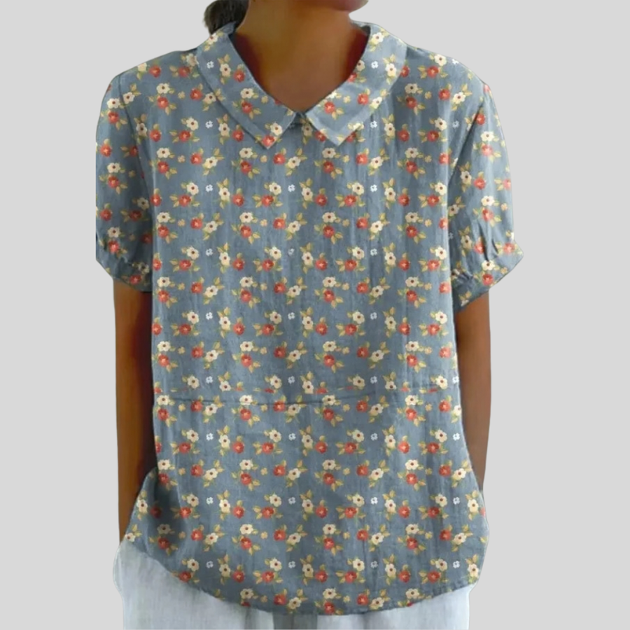 Top in tessuto azzurro a fiori con scollo a V e maniche corte