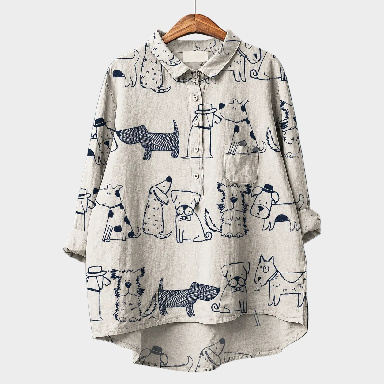 Blusa estiva beige a stampa di cani e gatti blu, colletto e bottoni frontali