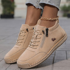 Scarpe ortopediche beige con lacci, cerniera laterale e cuciture a vista, suola spessa