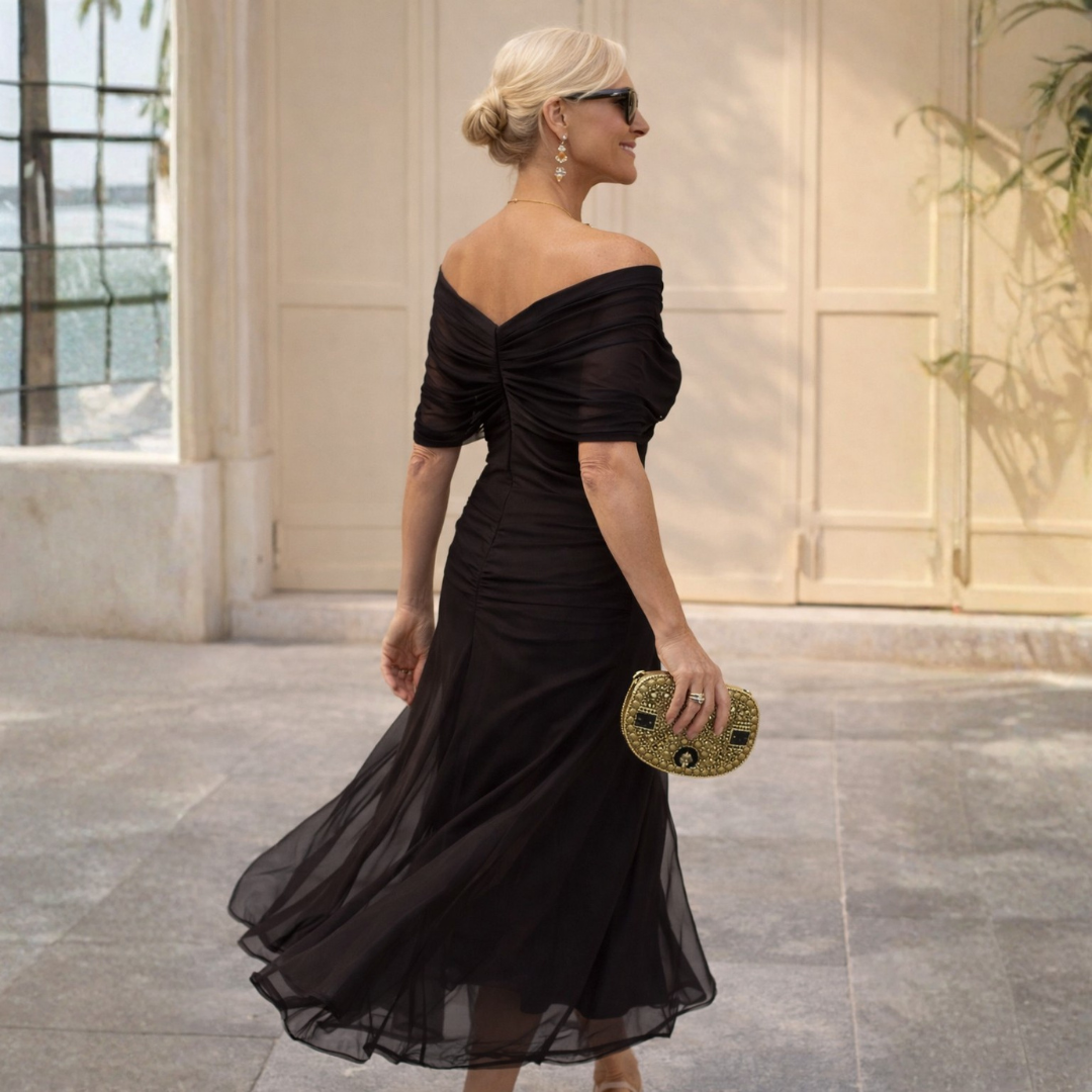 Abito lungo nero con scollo a cuore e fascia incrociata, gonna in tulle svasata