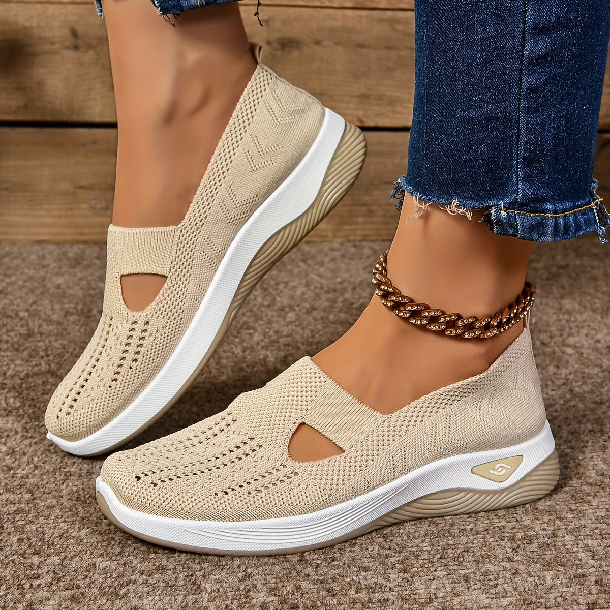 Scarpe antiscivolo ergonomiche beige con tomaia traforata e cut-out