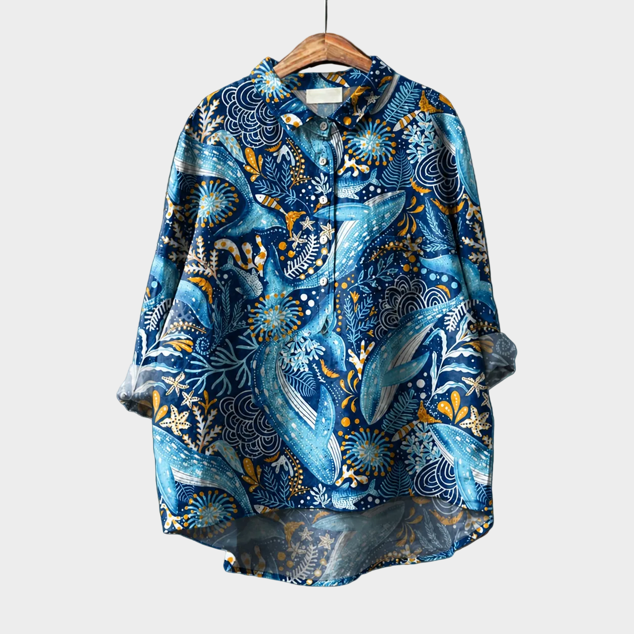 Blusa estiva elegante blu scuro con colletto e bottoni, maniche ampie fantasia mare