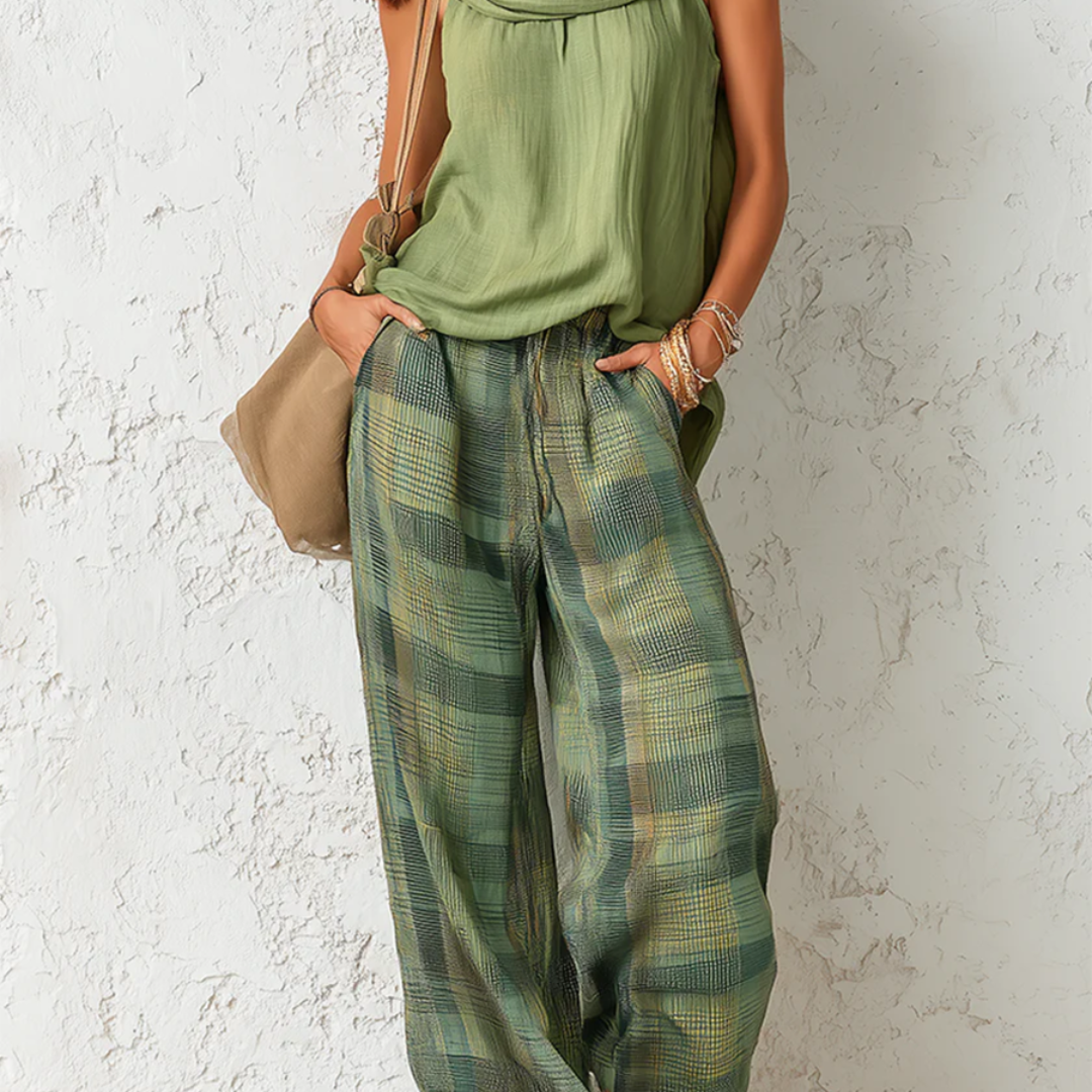 Completo estivo con top verde chiaro e pantaloni ampi a quadri verde