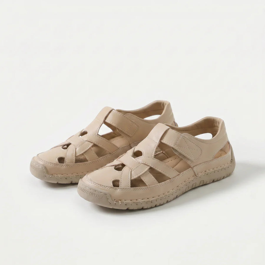 Sandali leggeri beige con cinturini incrociati e suola tipo espadrille