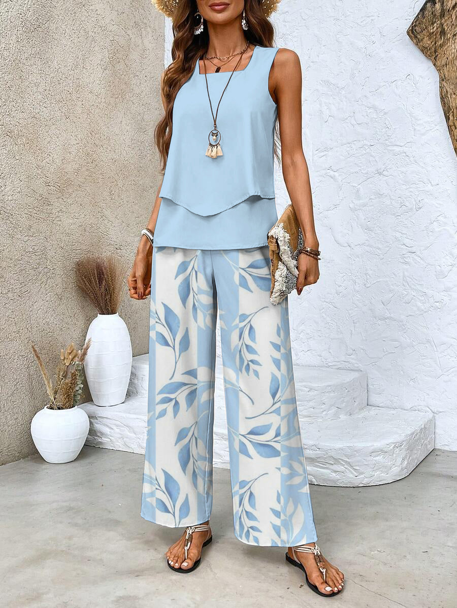 Completo estivo azzurro: top a balze e pantaloni ampi con stampa foglie