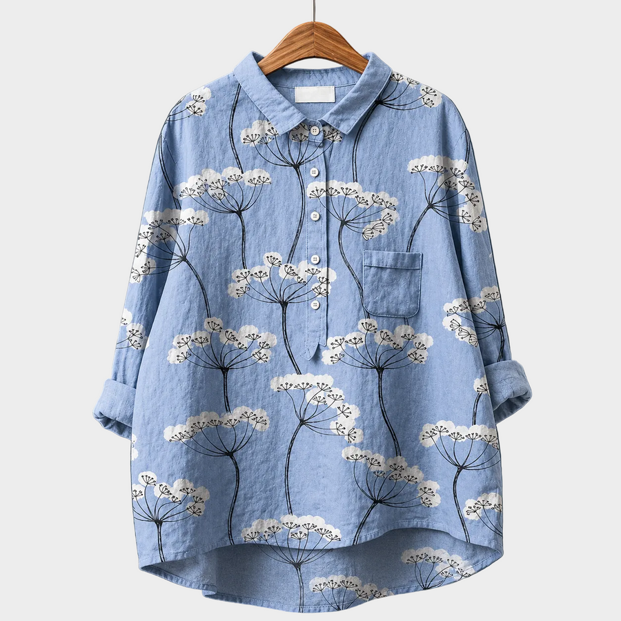 Blusa estiva azzurra con colletto e stampa floreale bianca, bottoni frontali
