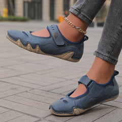 Ballerine azzurre suola beige, cinturino a strappo e dettaglio traforato sul davanti