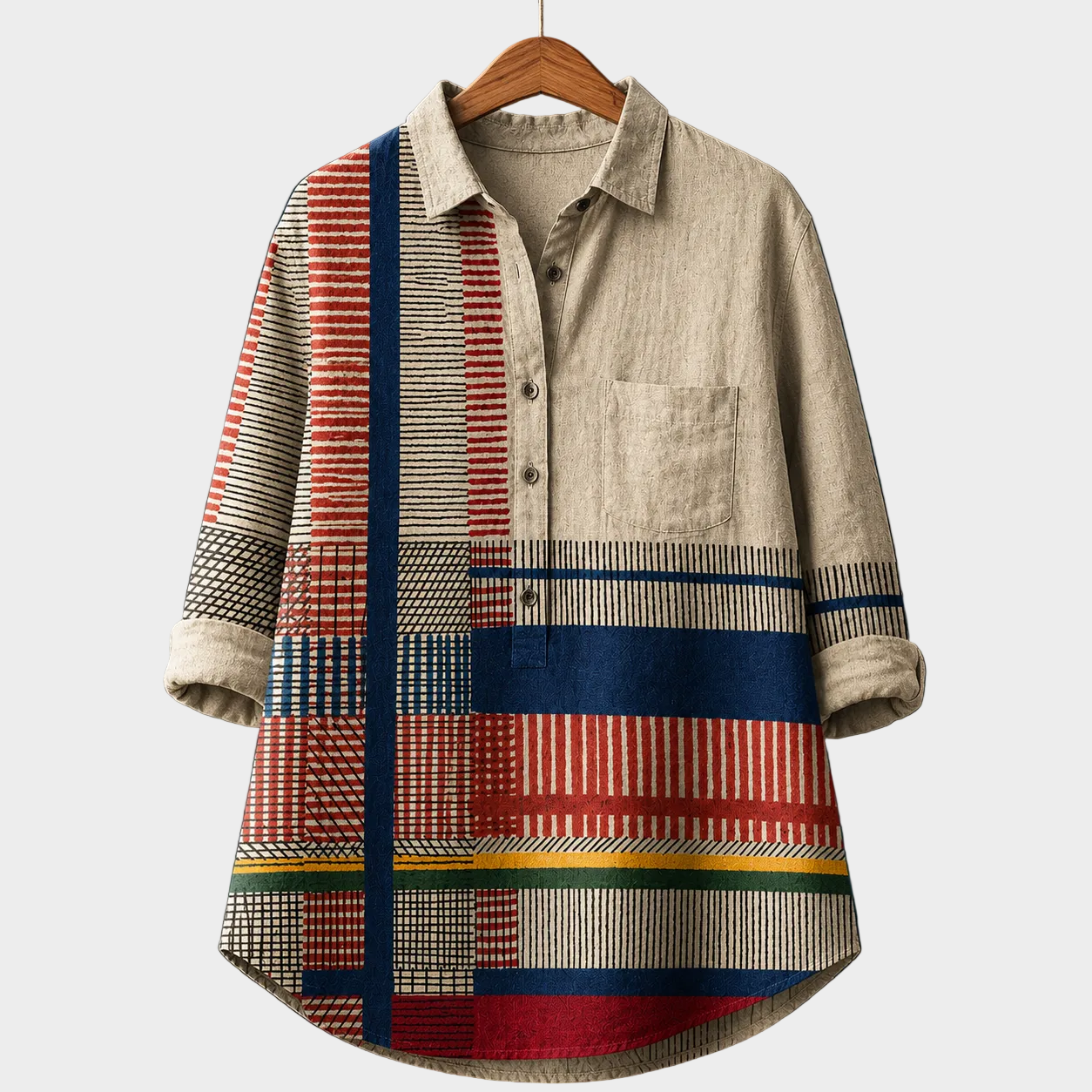 Camicia-blusa estiva in tessuto beige, maniche lunghe, bottoni e tasca frontale a quadri
