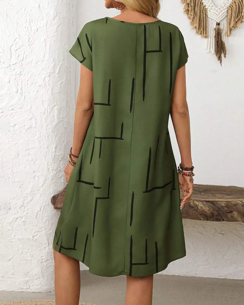 Abito fluttuante verde con stampa a linee nere, vista posteriore e maniche corte