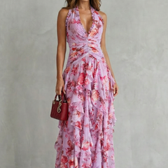 Abito lungo rosa con rose, scollo a V e spalline, balze a strati sulla gonna