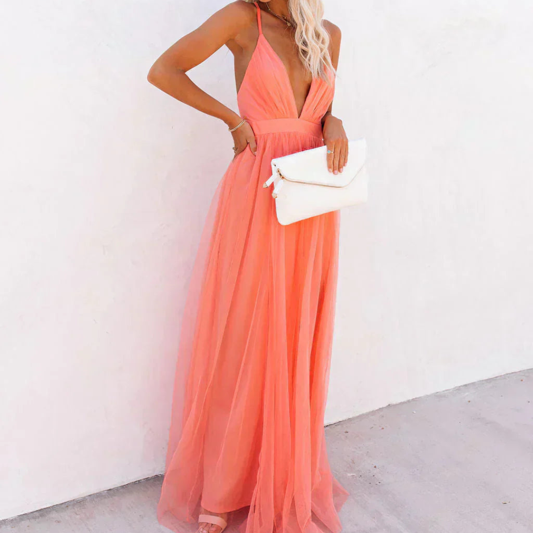 Abito maxi corallo in tulle trasparente, scollo a V e spalline sottili