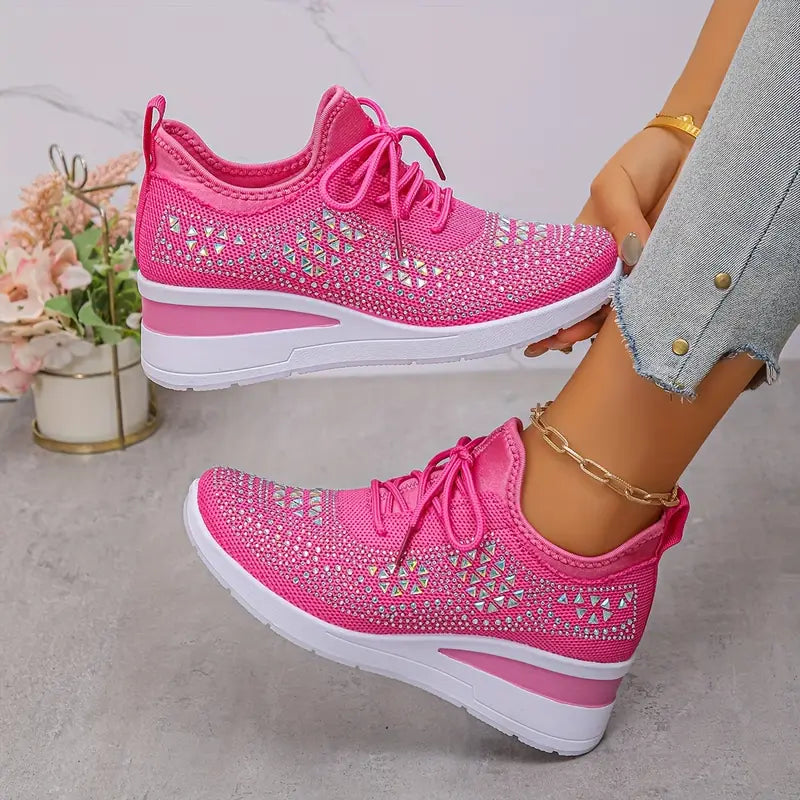 Scarpe ortopediche rosa in maglia con lacci e suola bianca ammortizzante