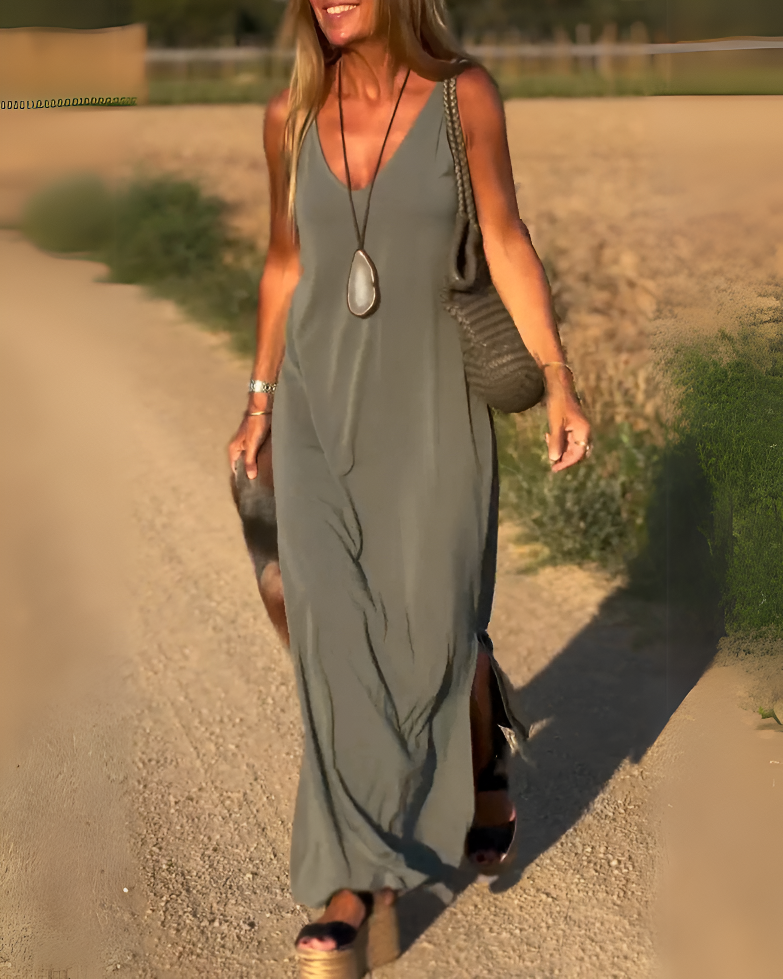 Abito maxi boho senza maniche blu scuro con scollo a V e spalline sottili