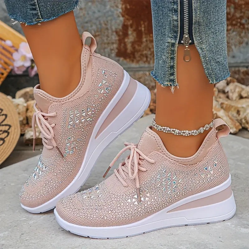 Scarpe ortopediche rosa chiaro in maglia con lacci e suola bianca ammortizzante