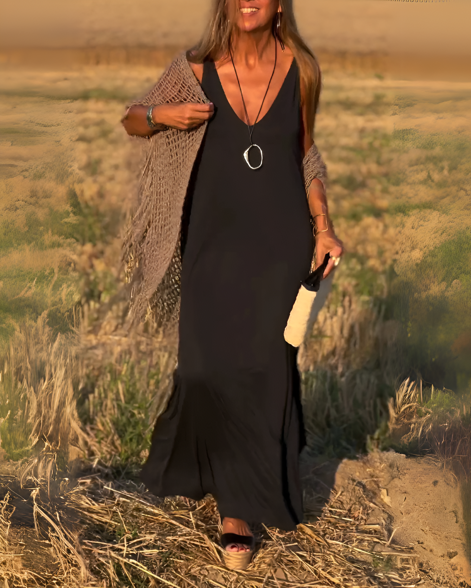 Abito maxi boho nero senza maniche con scollo a V, tessuto morbido e pieghe