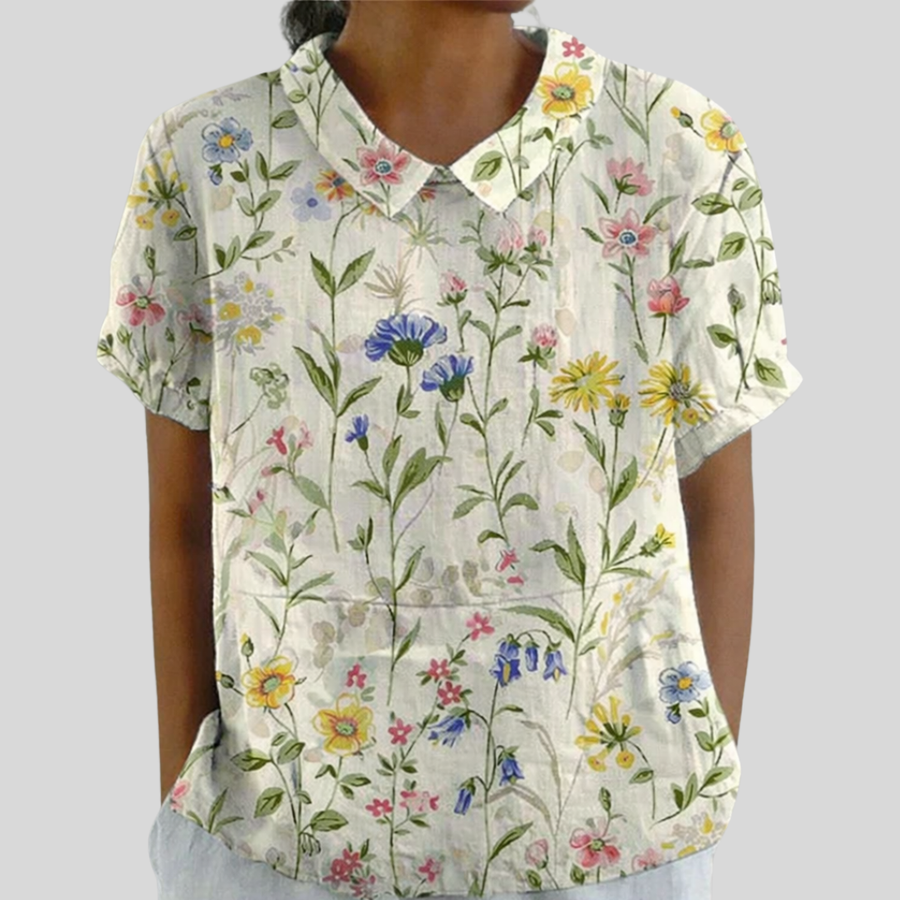 Top floreale a maniche corte con scollo tondo e fantasia multicolore su fondo chiaro