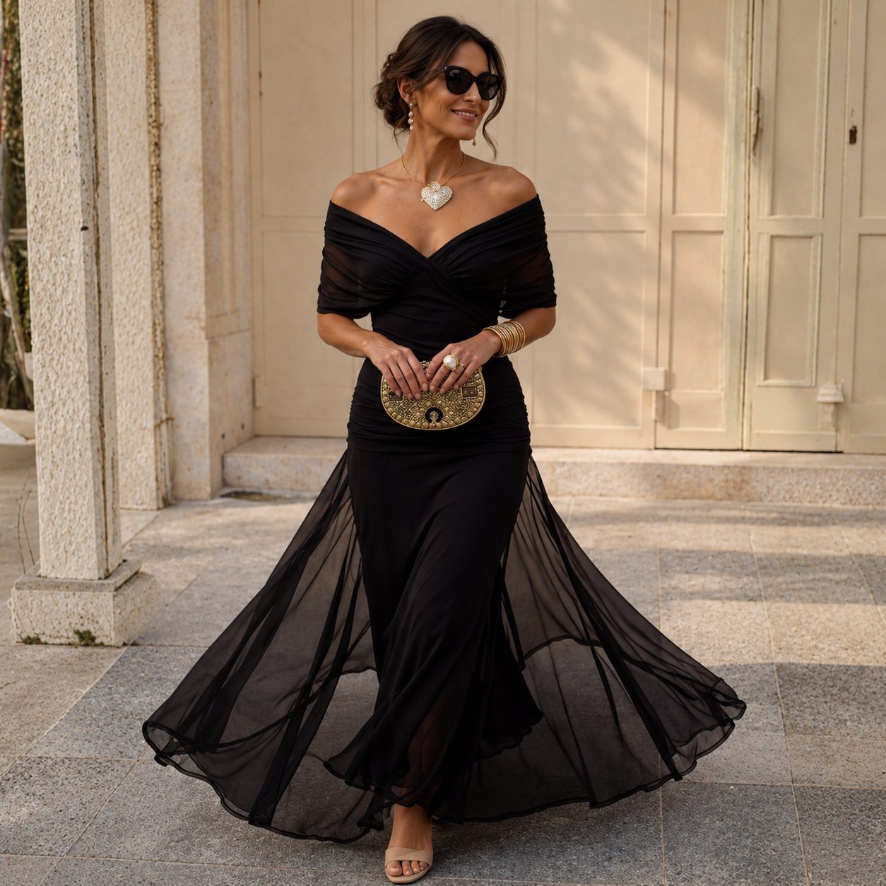 Abito maxi nero con scollo incrociato a fascia e gonna in tulle