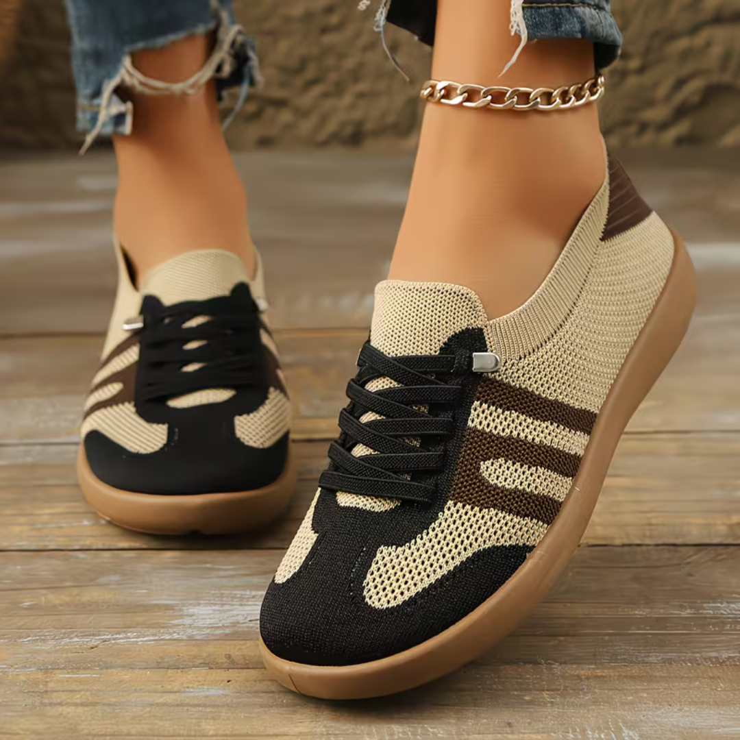 Scarpe comfort ortopediche beige e nero, lacci neri, suola marrone