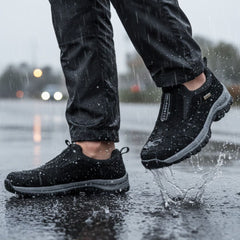 Scarpe comfort ortopediche nere con suola scanalata, adatte alla neve