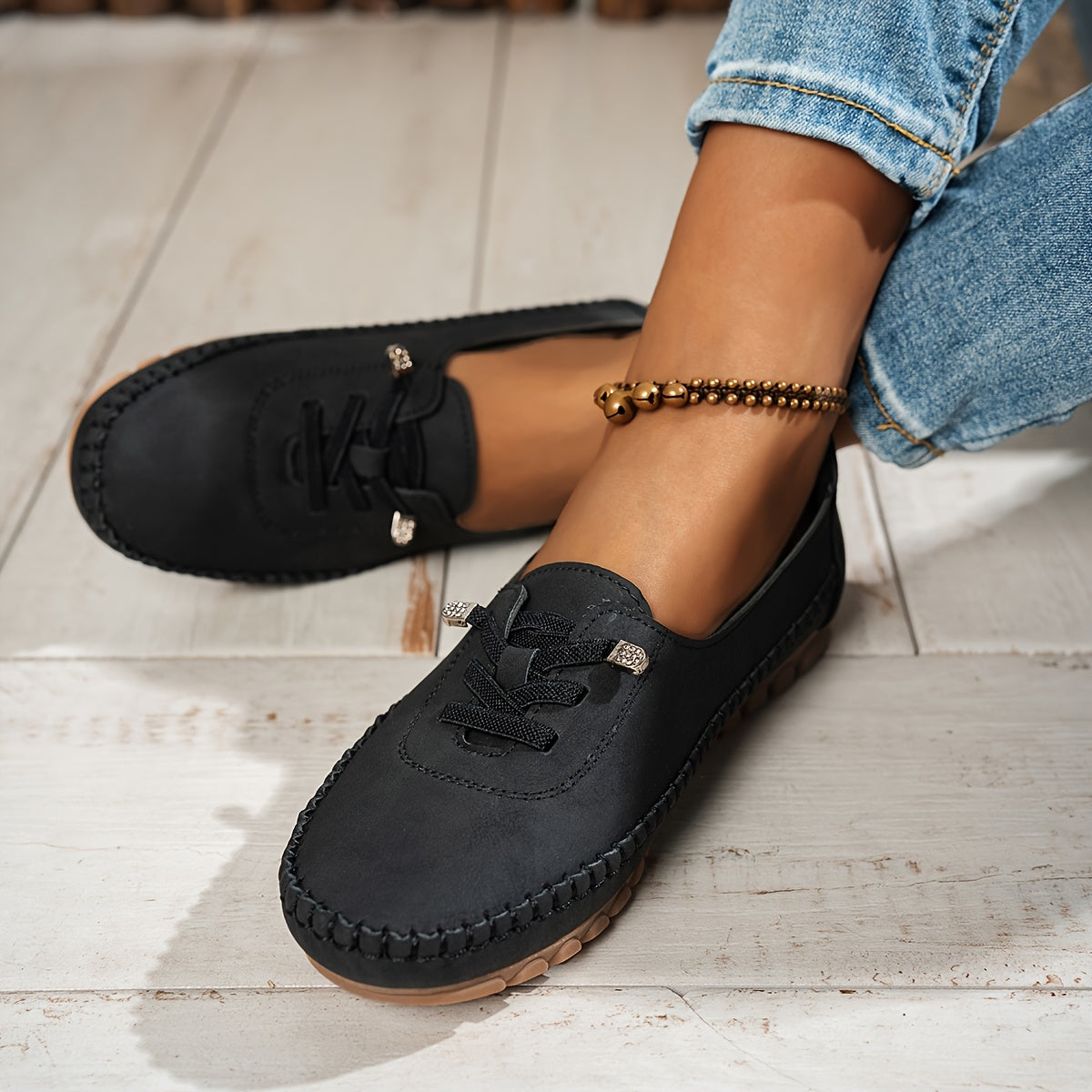 Mocassino flessibile comodo nero con nappine e suola spessa
