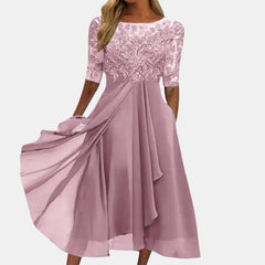 Abito elegante in pizzo rosa con maniche corte e gonna svasata plissettata