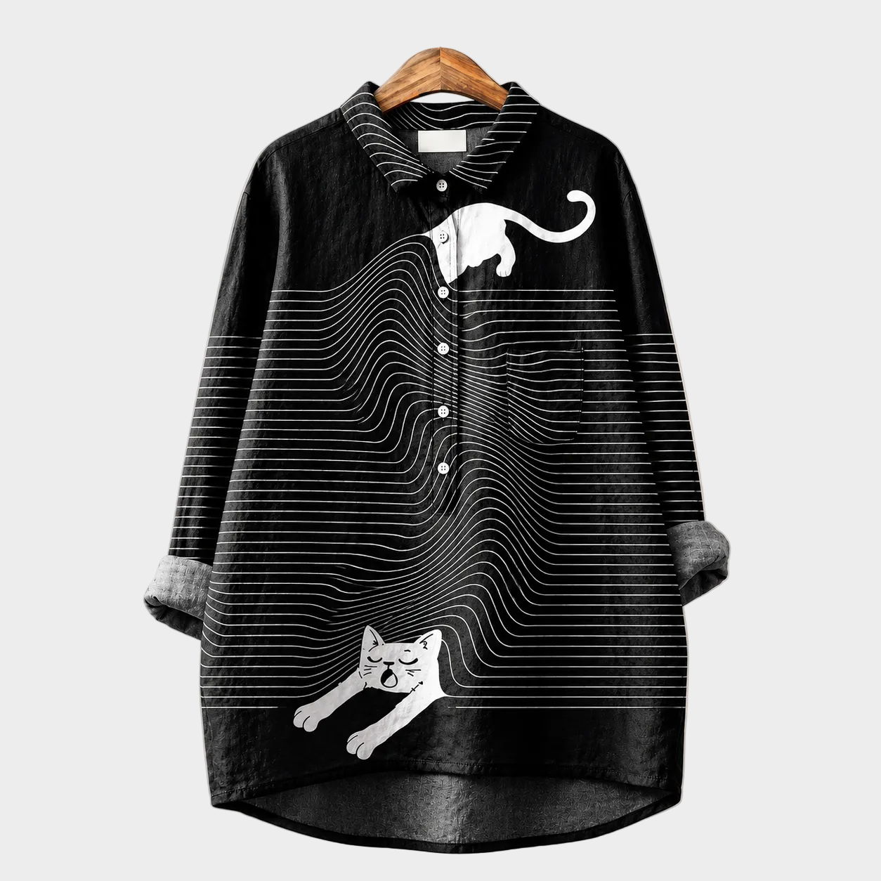 Blusa estiva elegante nera, colletto e bottoni; stampa a linee e gatto bianco.