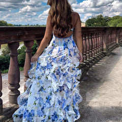 Abito midi floreale bianco e blu con bretelle sottili, balze a strati, vista posteriore