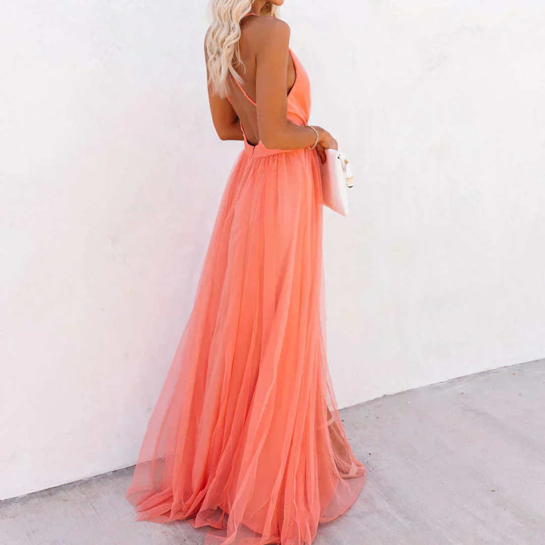 Abito maxi corallo con gonna ampia in tulle, scollo a V e spalline regolabili
