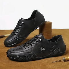 Scarpe ortopediche nere con lacci e suola ammortizzata sagomata