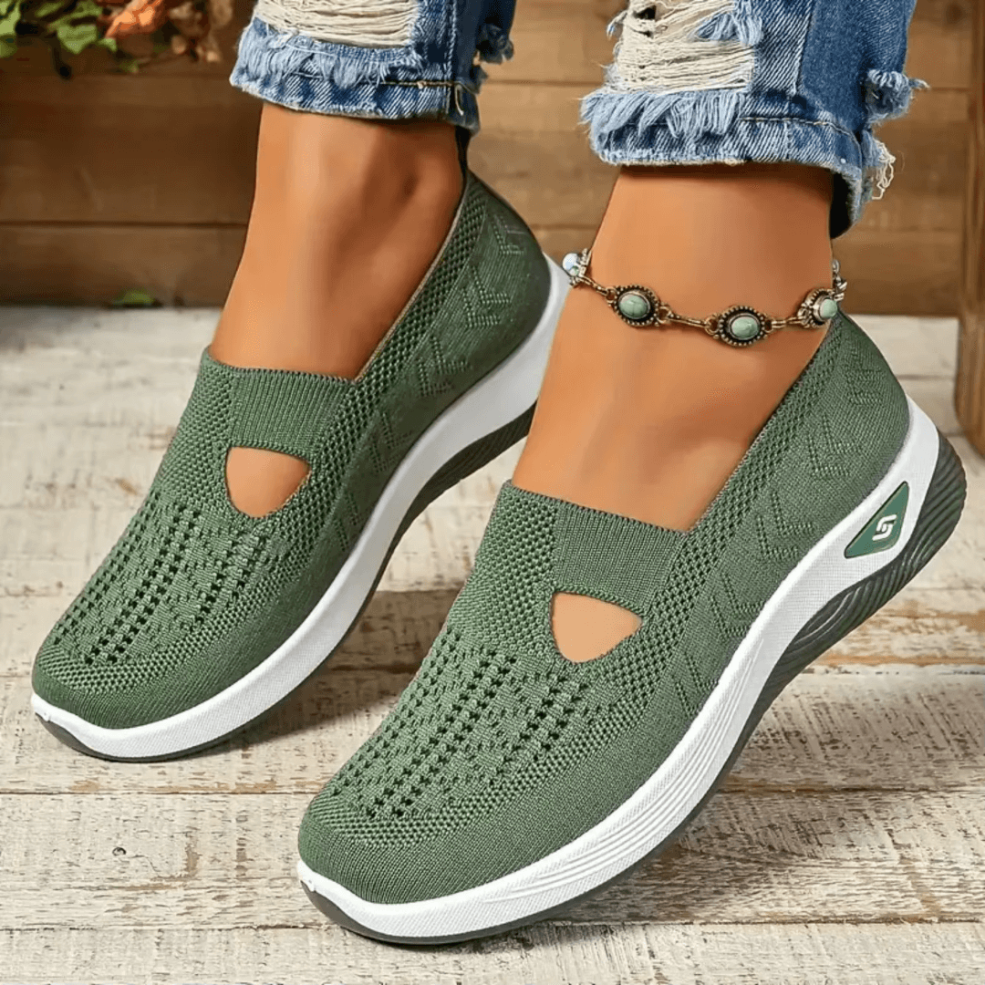 Scarpe antiscivolo ergonomiche verdi con suola bianca e tomaia a maglia traforata