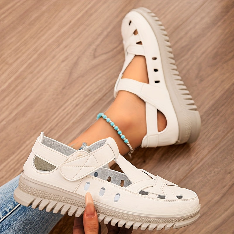 Sandali comfort Mara bianchi, tomaia con cinturini traforati e suola scanalata