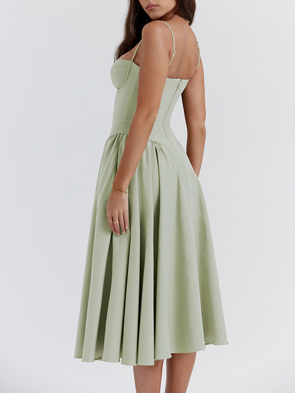 Abito corsetto verde chiaro con spalline sottili e gonna svasata a pieghe
