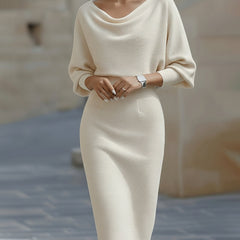 Abito midi elegante panna con scollo drappeggiato e maniche a tre quarti