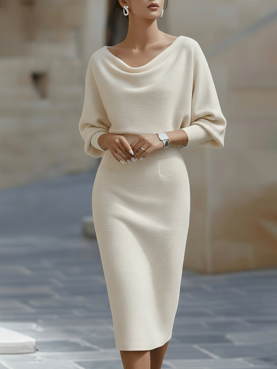 Abito midi elegante panna con scollo drappeggiato e maniche a tre quarti