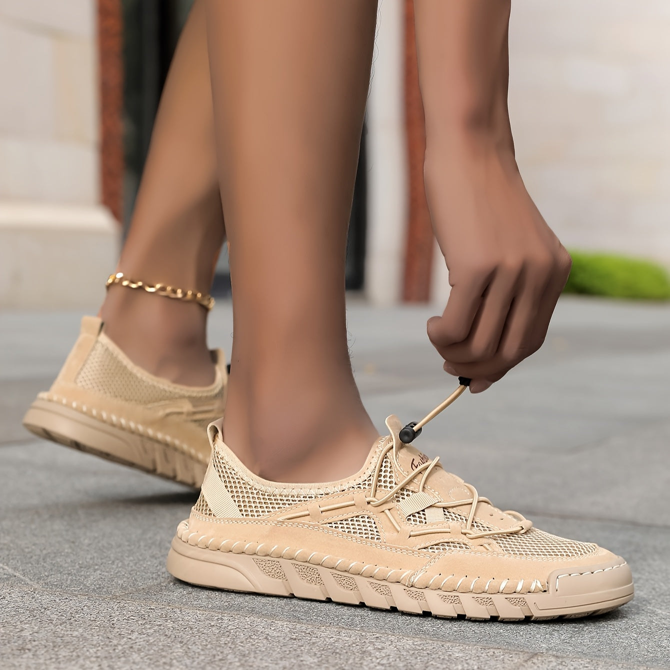 Scarpe comfort traspiranti beige con lacci e mesh traforata, suola ammortizzata