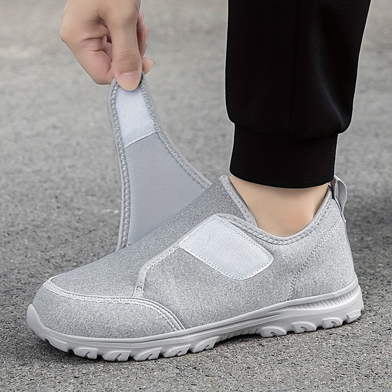 Scarpe ortopediche grigie con cinturino a strappo, viste dal lato