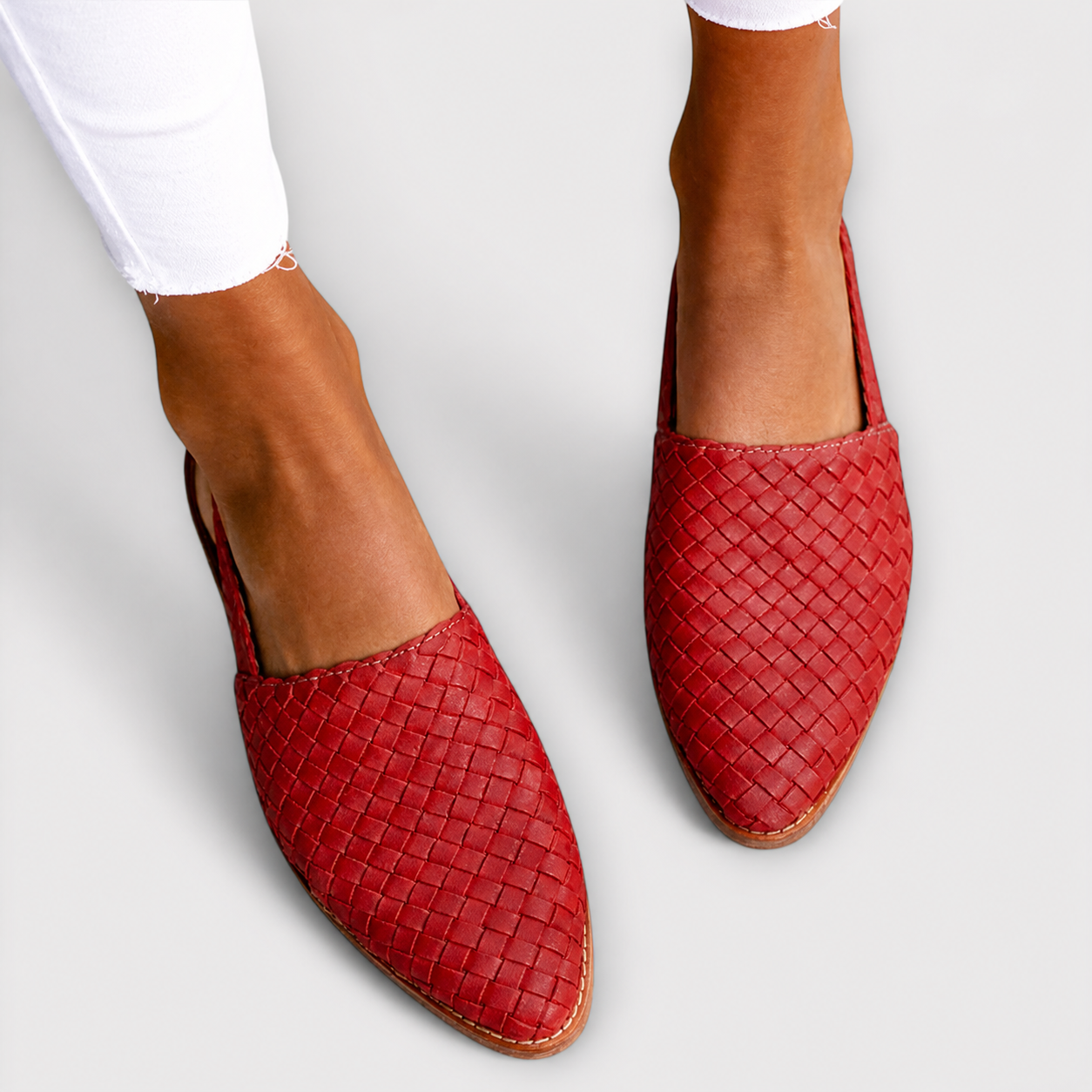 Mocassini Aurora intrecciati rossi, slip-on con suola marrone a vista