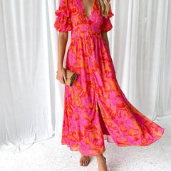 Abito maxi con scollo a V e maniche a balze; gonna svolazzante a fantasia rosa-arancio