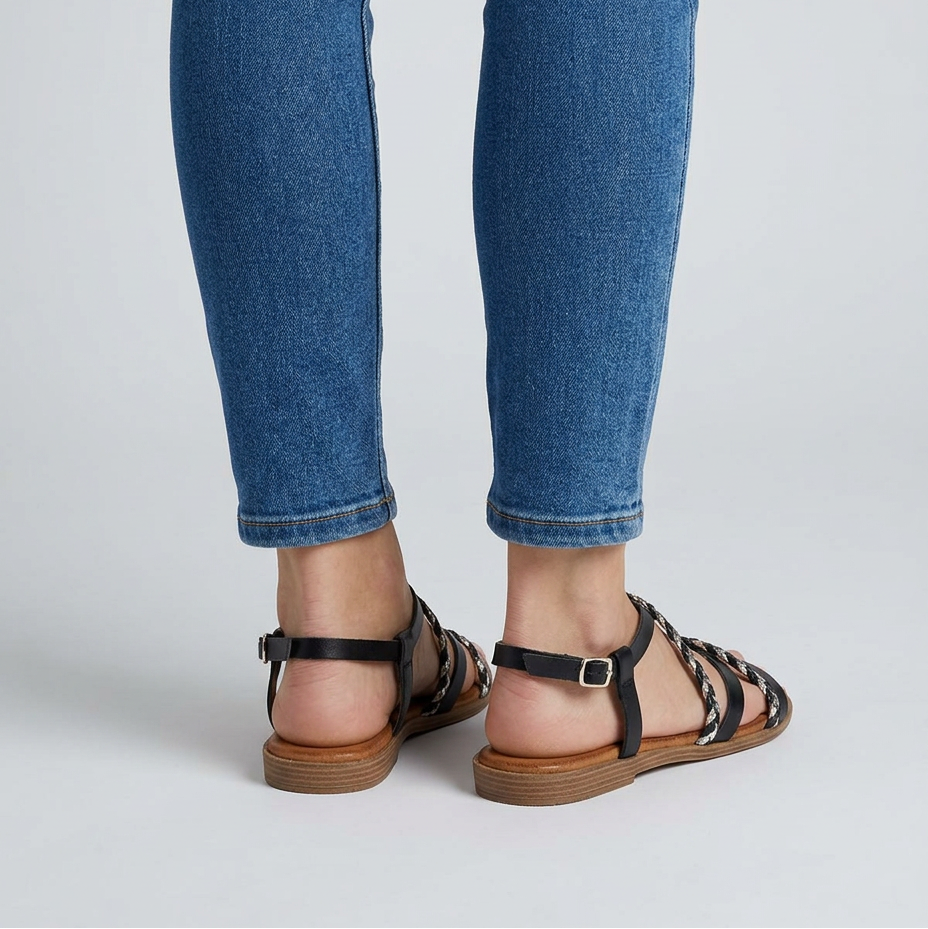 Sandali flat donna neri con cinturino posteriore e suola marrone