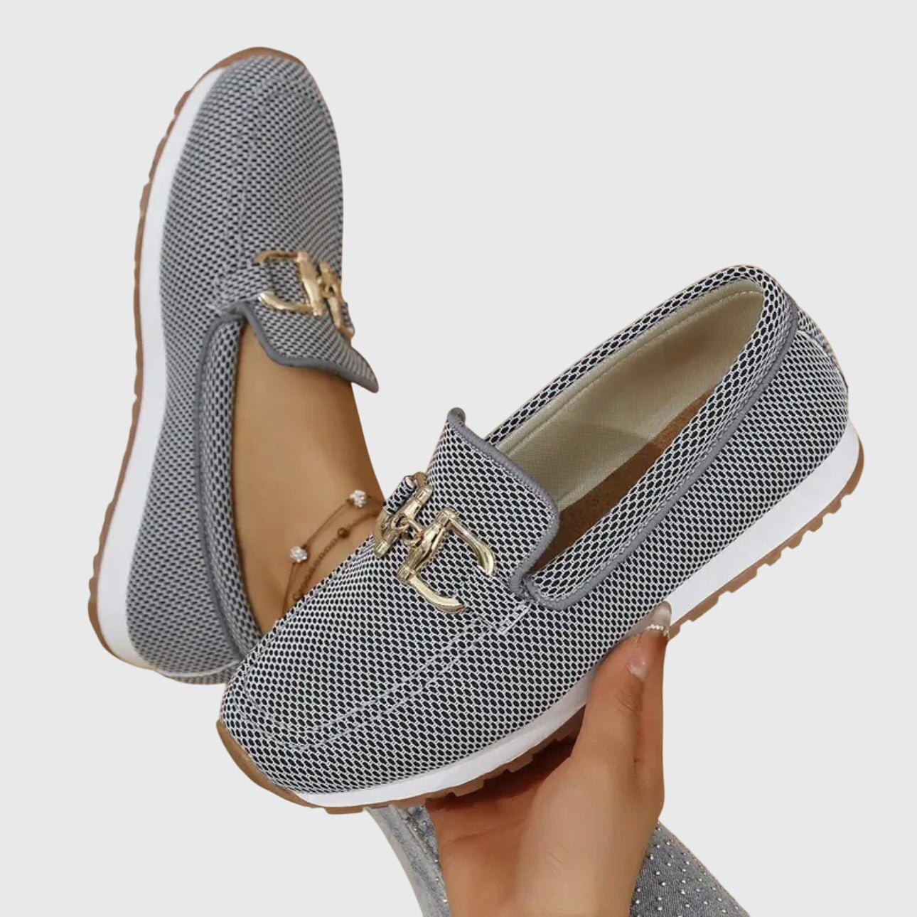 Mocassino ortopedico comfort grigio con fibbia dorata e suola marrone