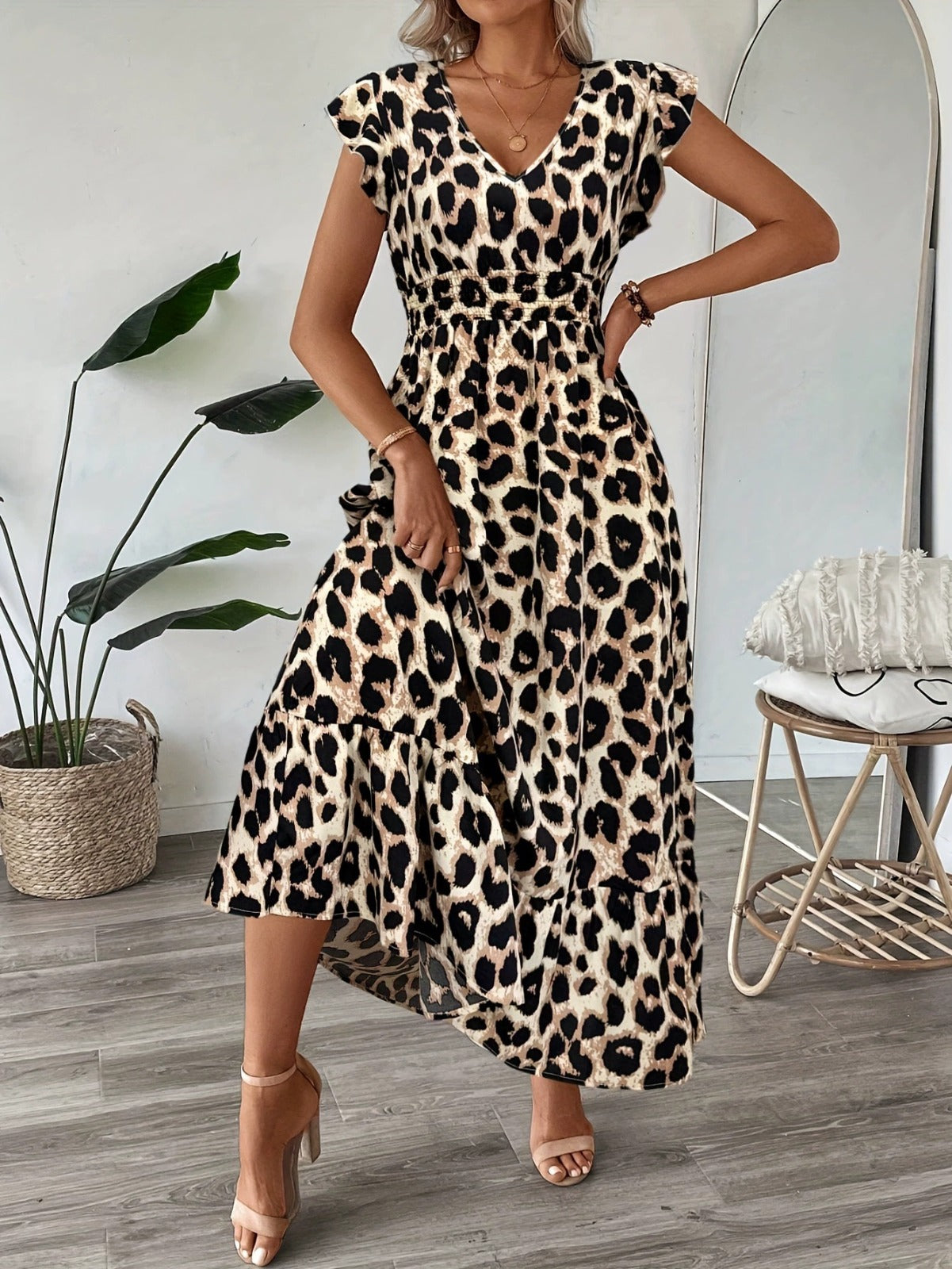 Maxi abito leopardo con maniche arricciate e scollo a V