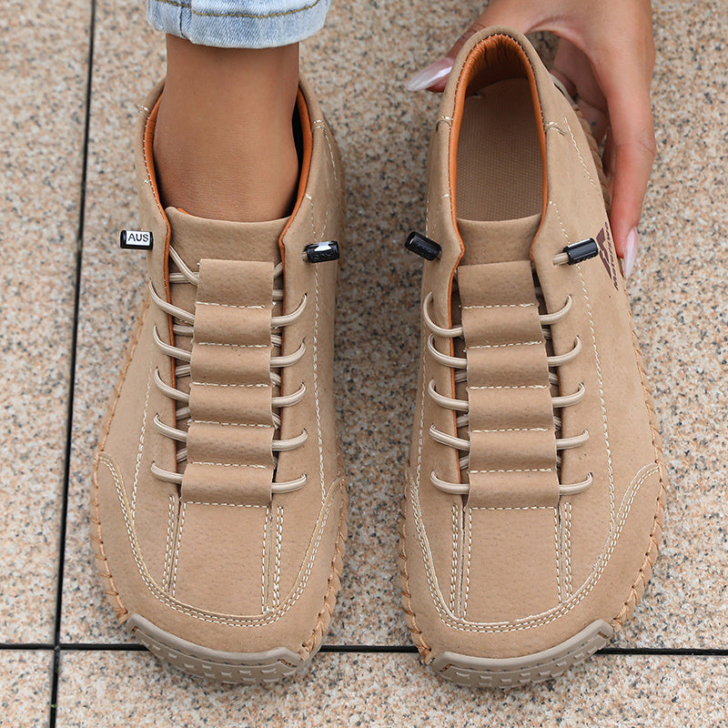 Sneakers Mona a punta larga beige alte con lacci e suola in gomma chiara