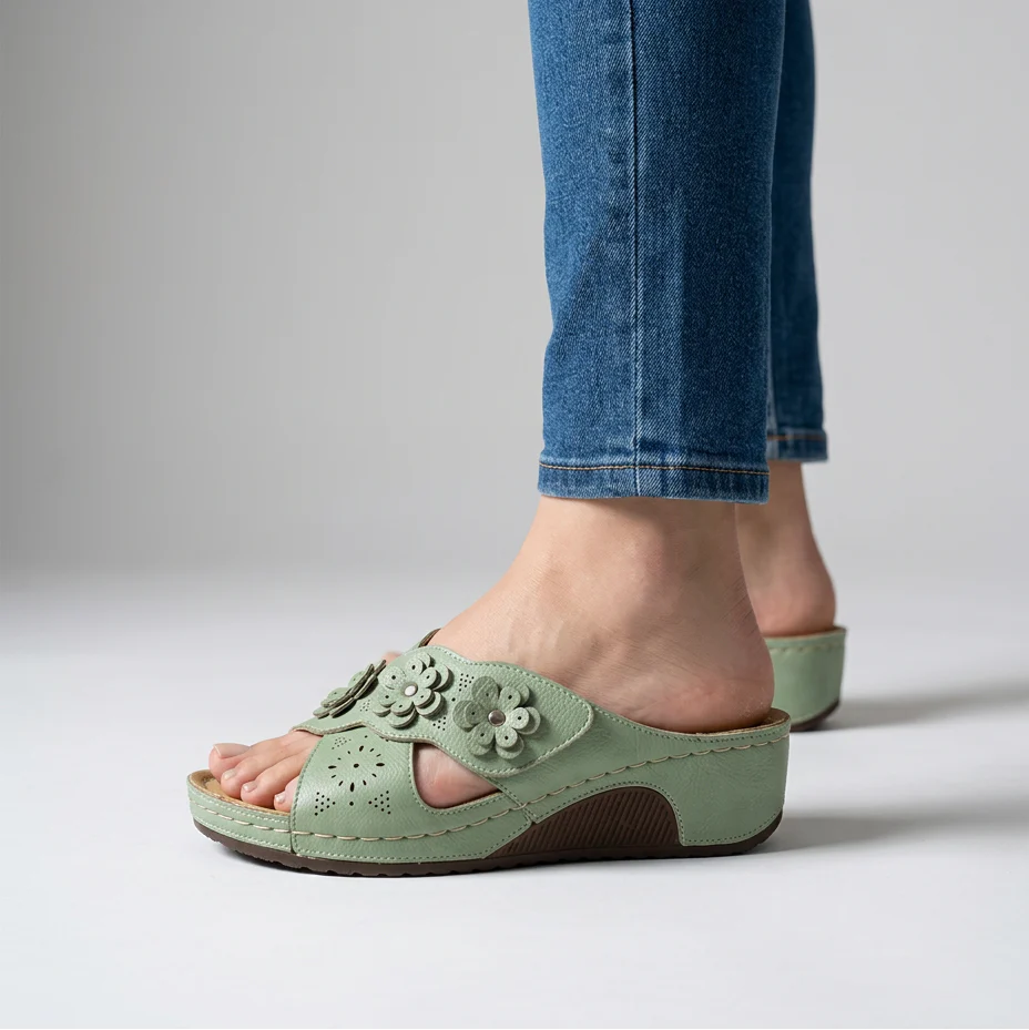 Sandali eleganti verdi con tacco comodo, fascia aperta e decorazioni floreali
