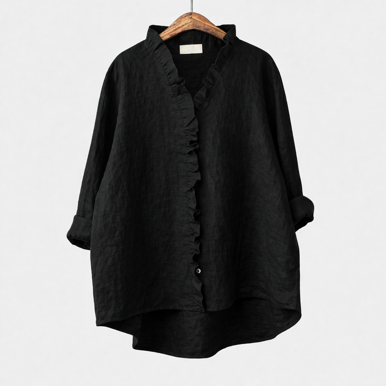 Blusa estiva nera in tessuto leggero con scollo a V e bottoni davanti